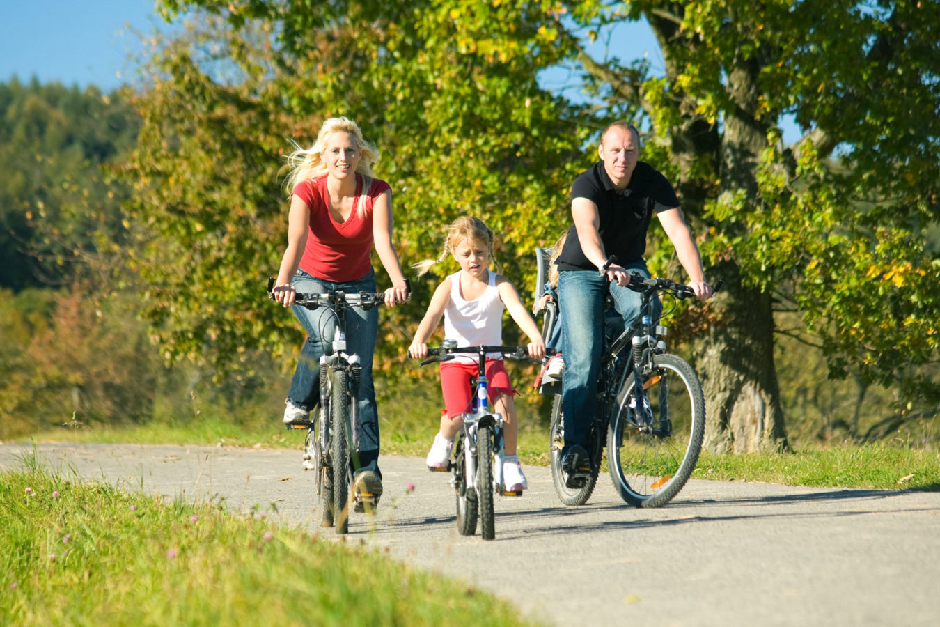 famille en vélo