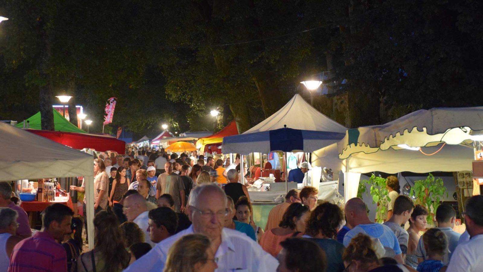 Marché nocturne à Dax dans les Landes