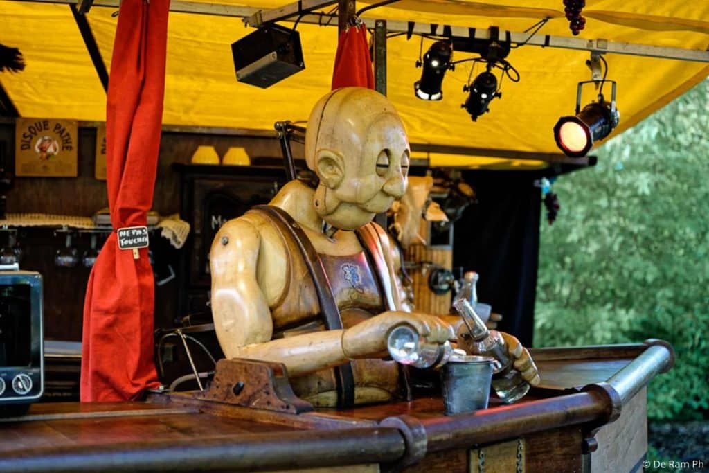 Festival Têtes en l'air - Bar animé et marionnettes en bois