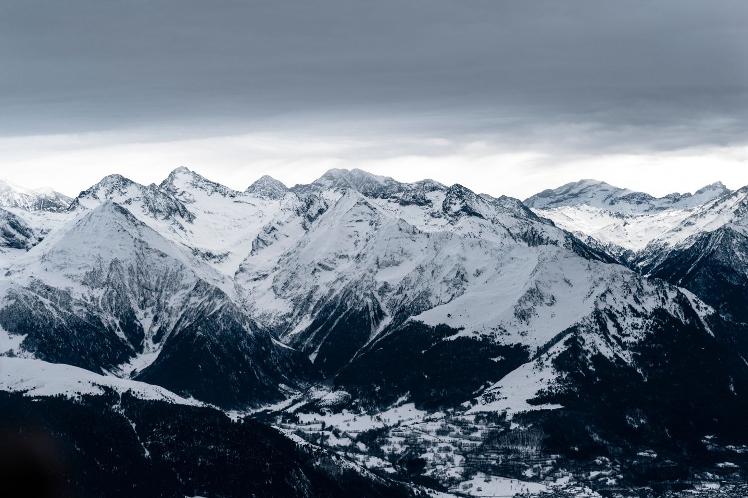 Un regard tourné vers la montagne